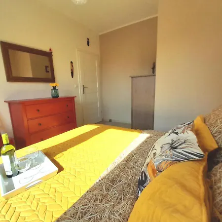 Aurea نوفي فاربنو